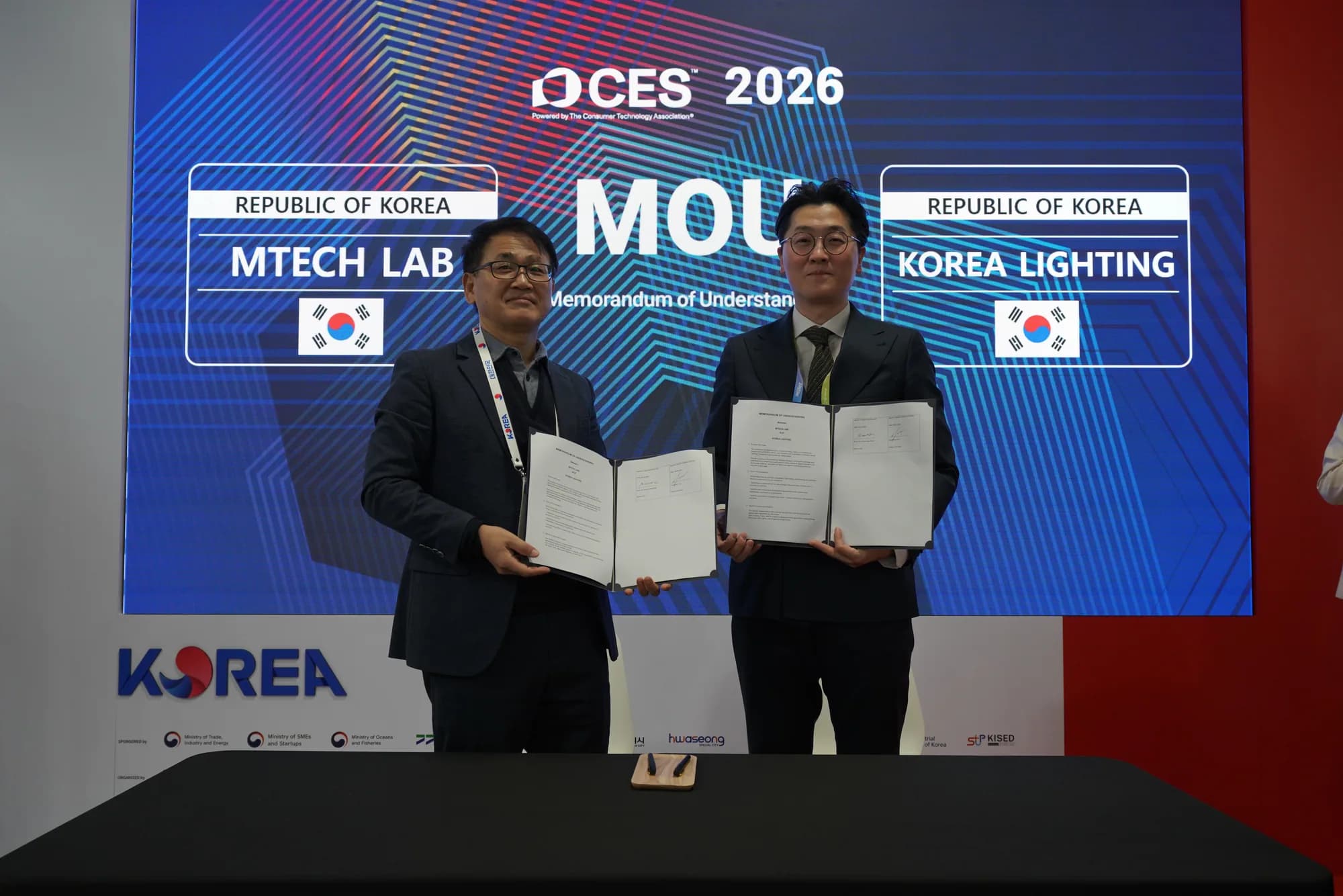 MTechLab and Korea Lighting Sign Technology Cooperation MOU at CES 2026
