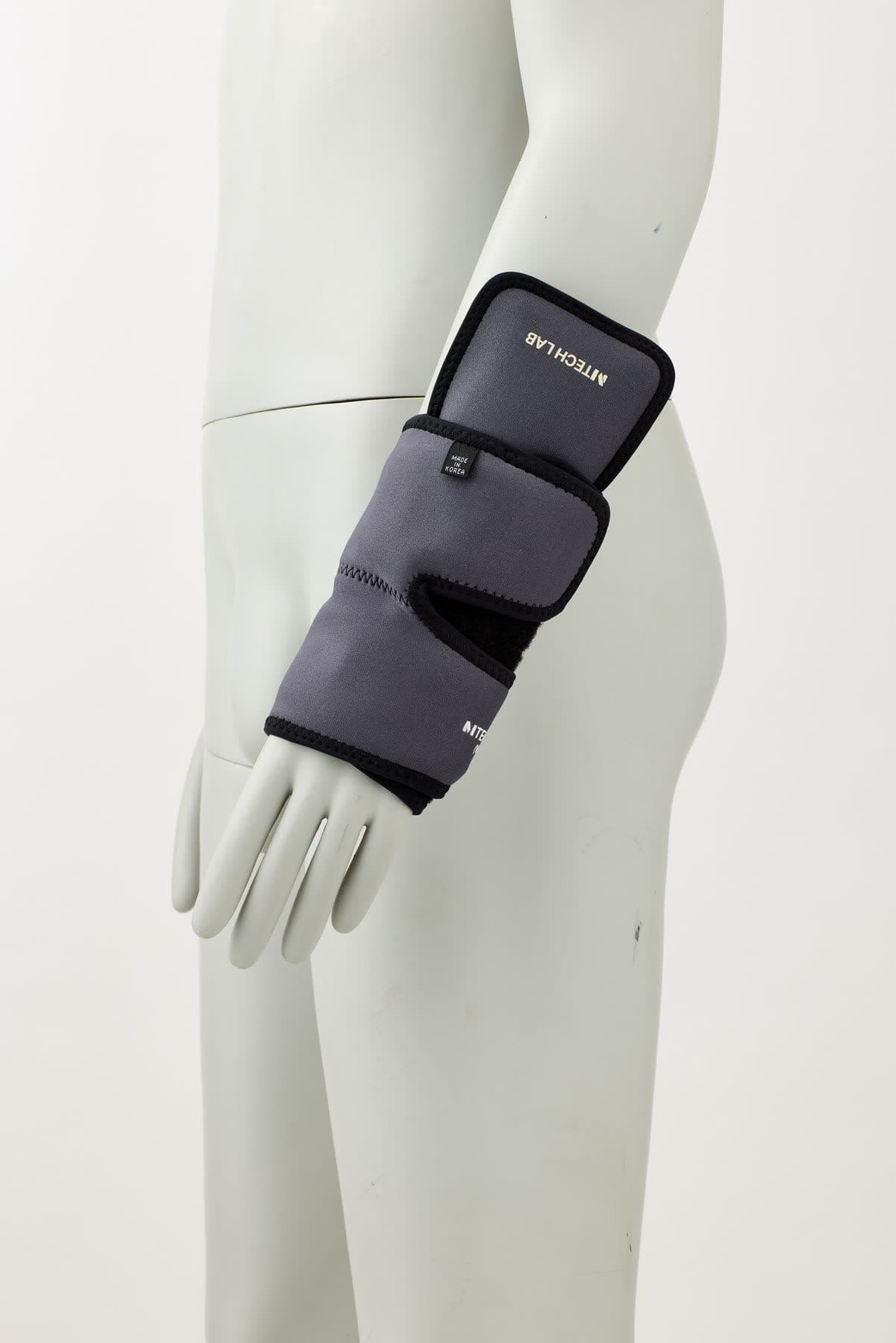 Wrist pad diagonal placement